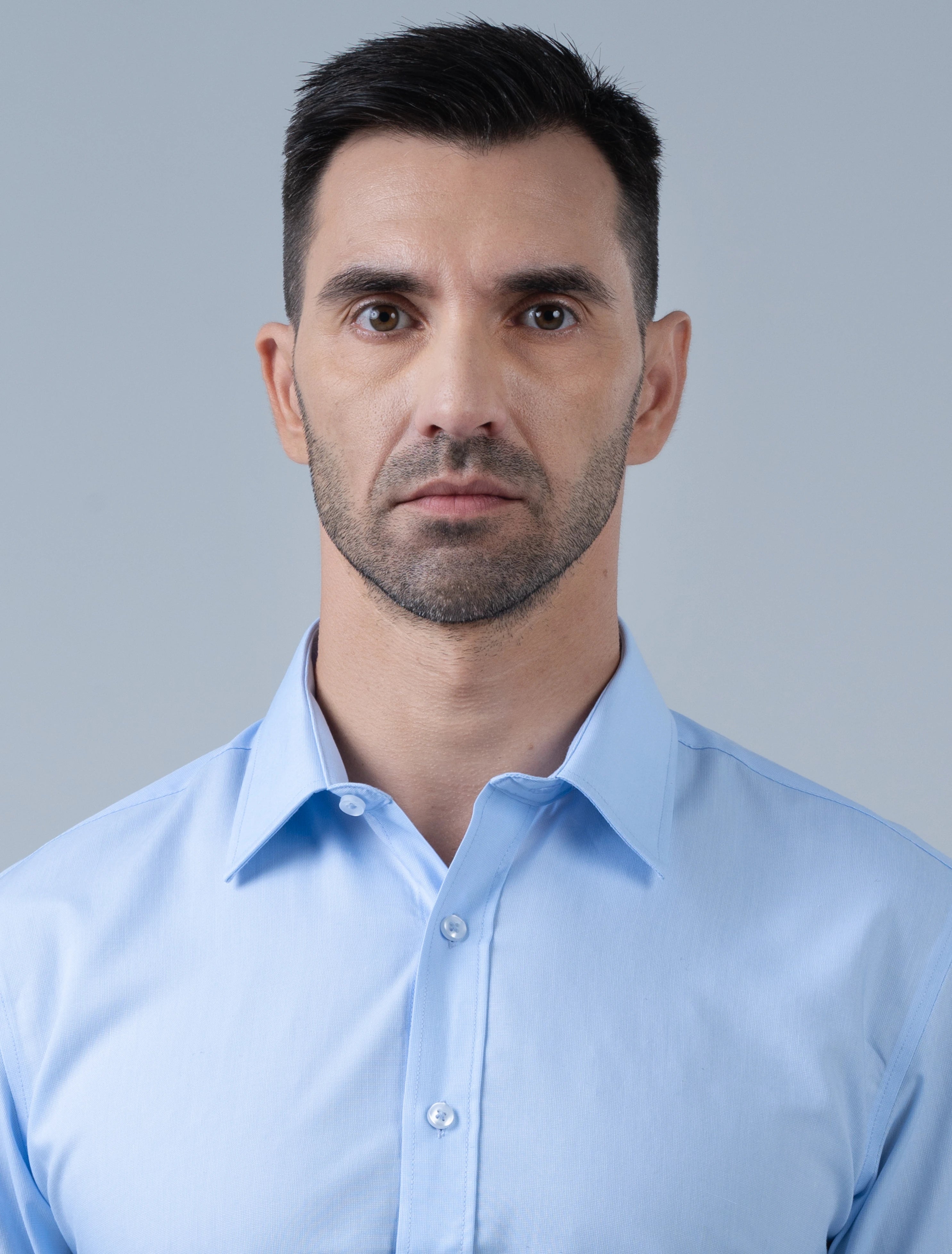 Close-up of the Marshall Menswear Kingsley men's cotton dress shirt in light blue featuring a crisp collar, smooth premium fabric and clean tailored finish.